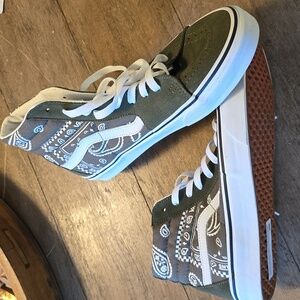 Vans SK8 Hi Green and White High-Top Sneakers Size 9.5